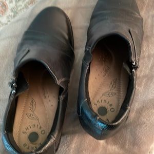 Comfortable Earth Origins- downsizing the number of black shoes in my closet.